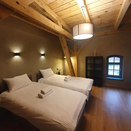 Hostel+ Kuznia Hostel *