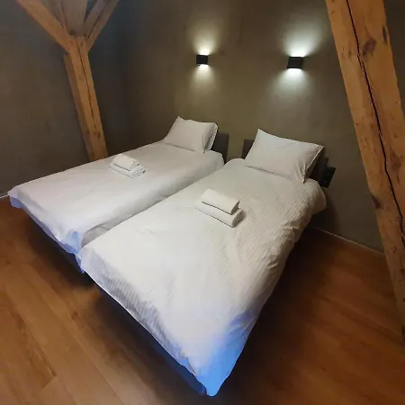 Hostel+ Kuznia Hostal