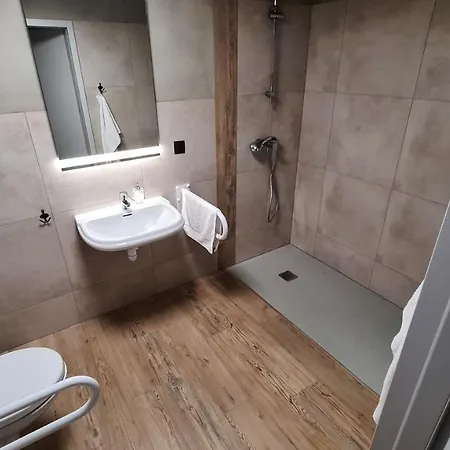 Hostel+ Kuznia Hostal *