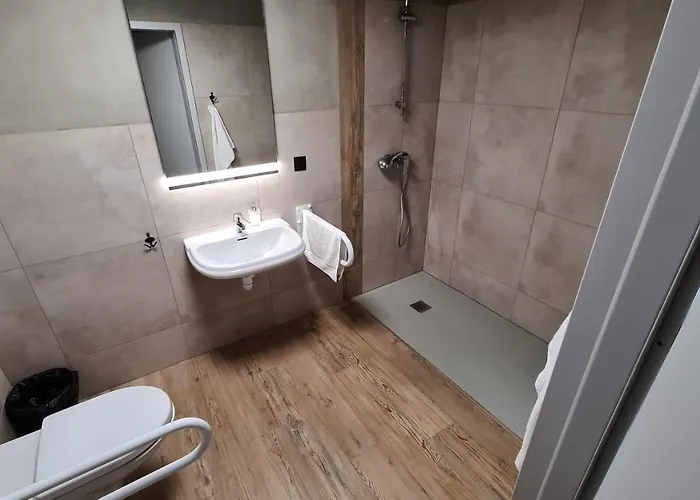 Hostel+ Kuznia Hostel *